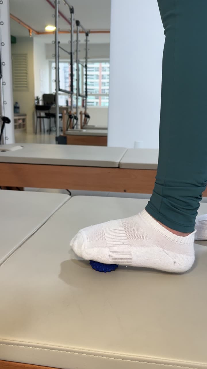 Fascite plantar: 4 exercícios pra aliviar a dor do primeiro passo