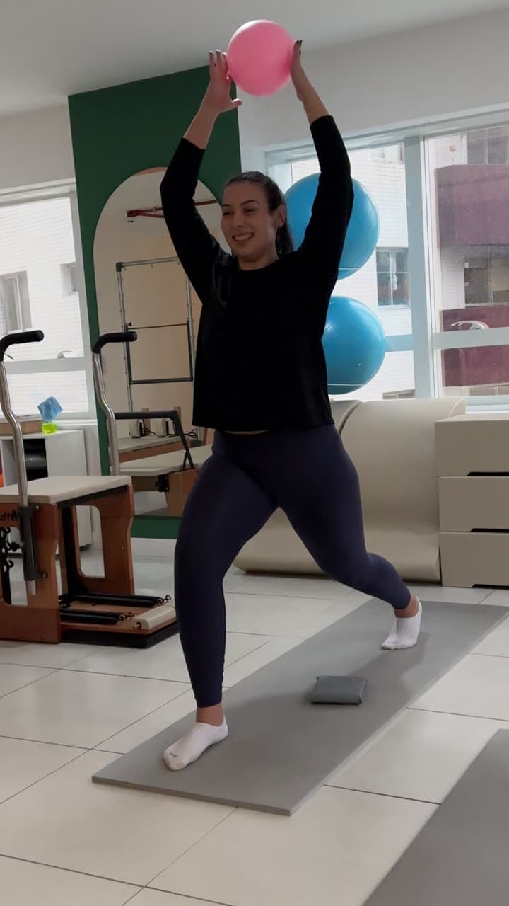 Pilates aos 20: por que começar agora previne dores que aparecem aos 40